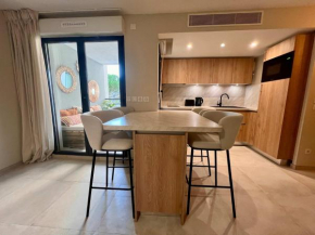 B054 Appartement Luxueux dans Cannes